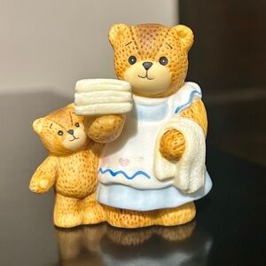 Enesco Lucy and Me Mama Bear and Little Cub Figurines Holding Folded Laundry